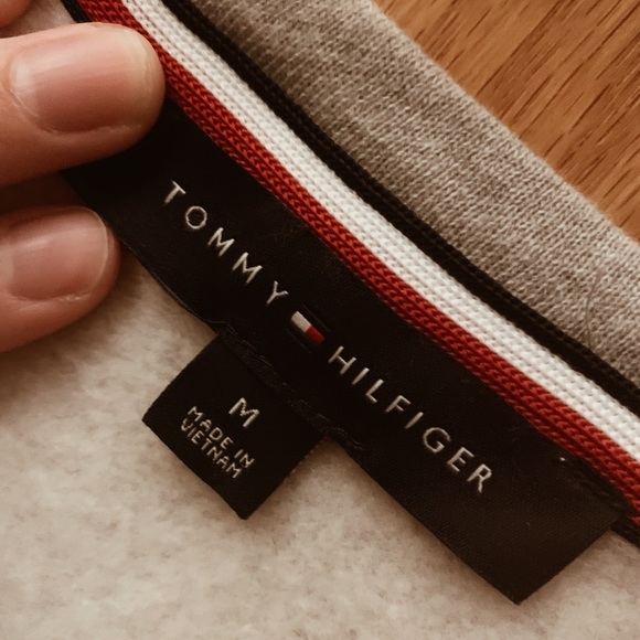 Tommy Hilfiger Sweater - Picture 2 of 2